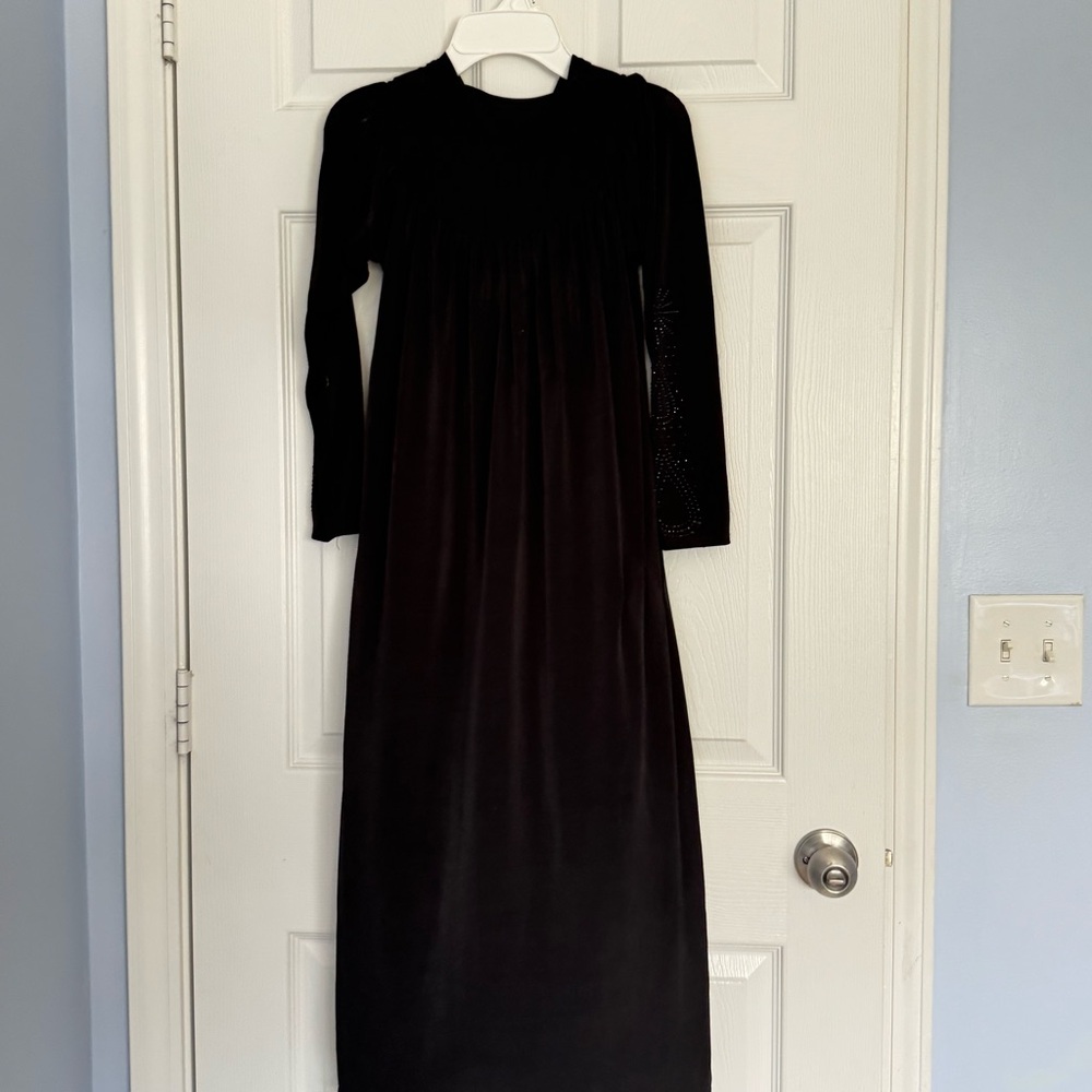 Elegant Black Long Sleeve Dress abaya  with Beaded Details - Picture 3 of 8